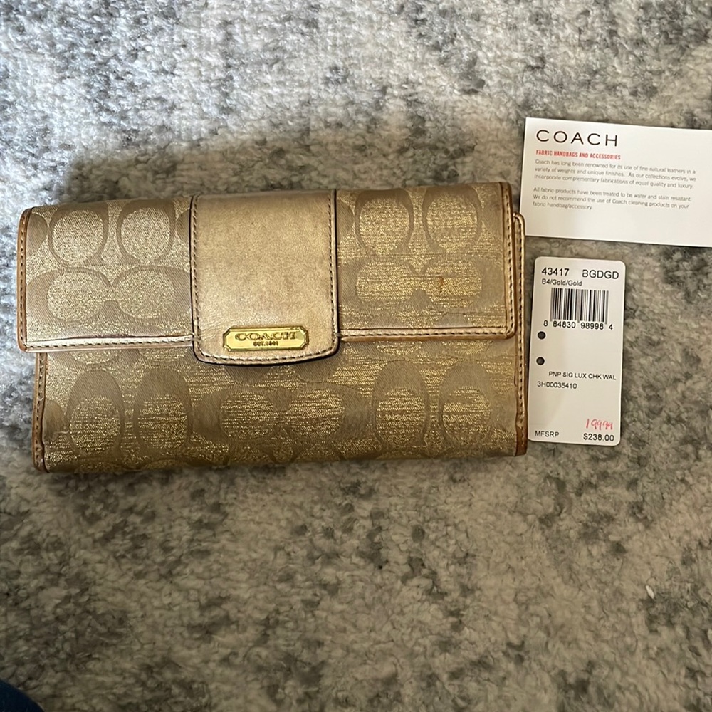 COACH Gold Monogram Signature Luxury Wallet w/ original tag.